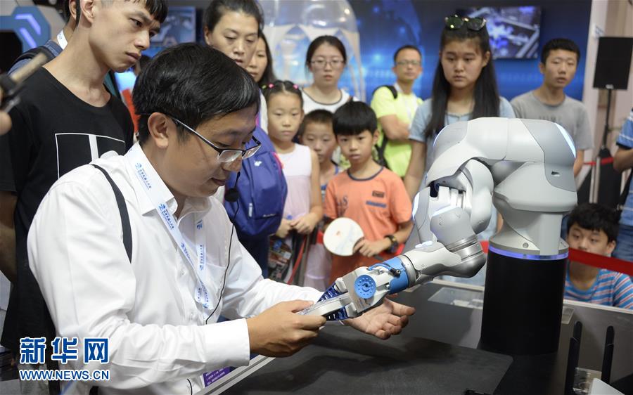 （科技）（1）世界机器人大会：近距离接触未来科技