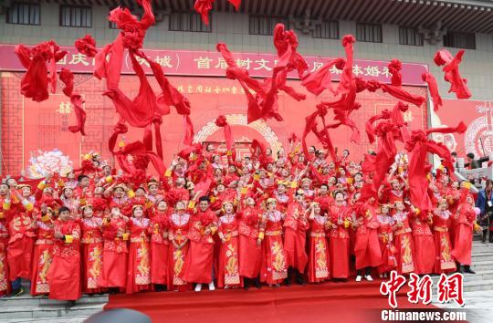 甘肃庆城举行集体婚礼抵制农村&ldquo;天价彩礼&rdquo;