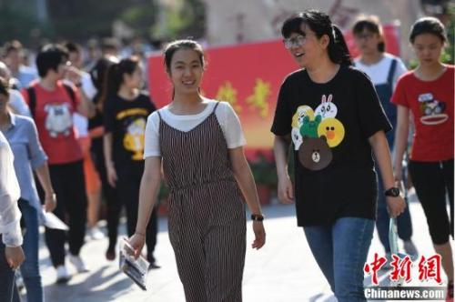 请不要叫我们小学生! 中国大学迎来00后