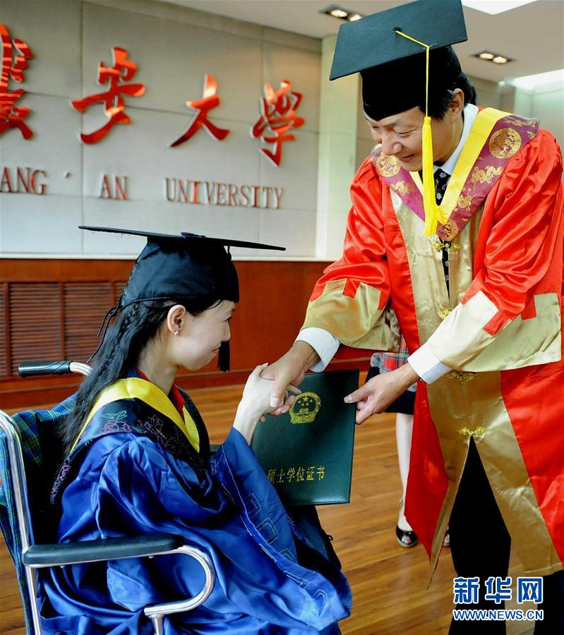 （图片故事）（3）绝症女孩李欢：把&ldquo;爱和坚强&rdquo;吟唱到生命终点