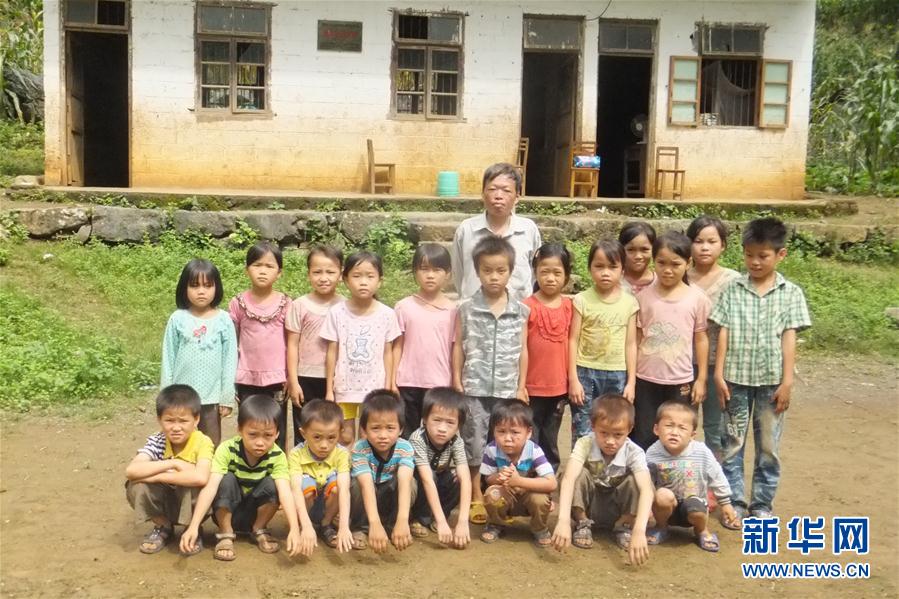 （图片故事）（1）&ldquo;挑书先生&rdquo;走了 大山里读书声仍在