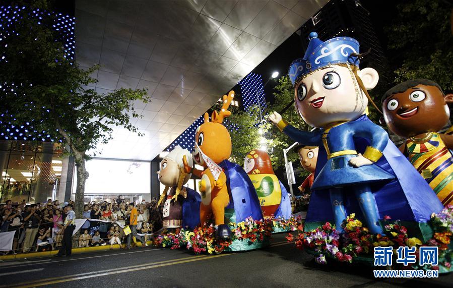 （社会）（6）上海旅游节花车巡游活动举行