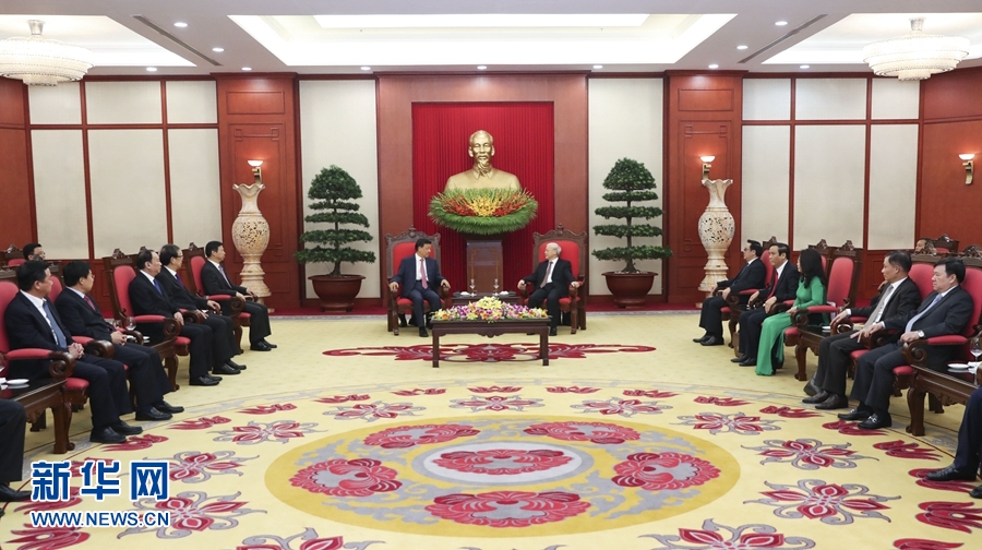 应越南共产党邀请，中共中央政治局常委、中央书记处书记刘云山9月18日至19日对越南进行正式访问。这是9月18日，刘云山在河内会见越共中央总书记阮富仲。 新华社记者 庞兴雷 摄