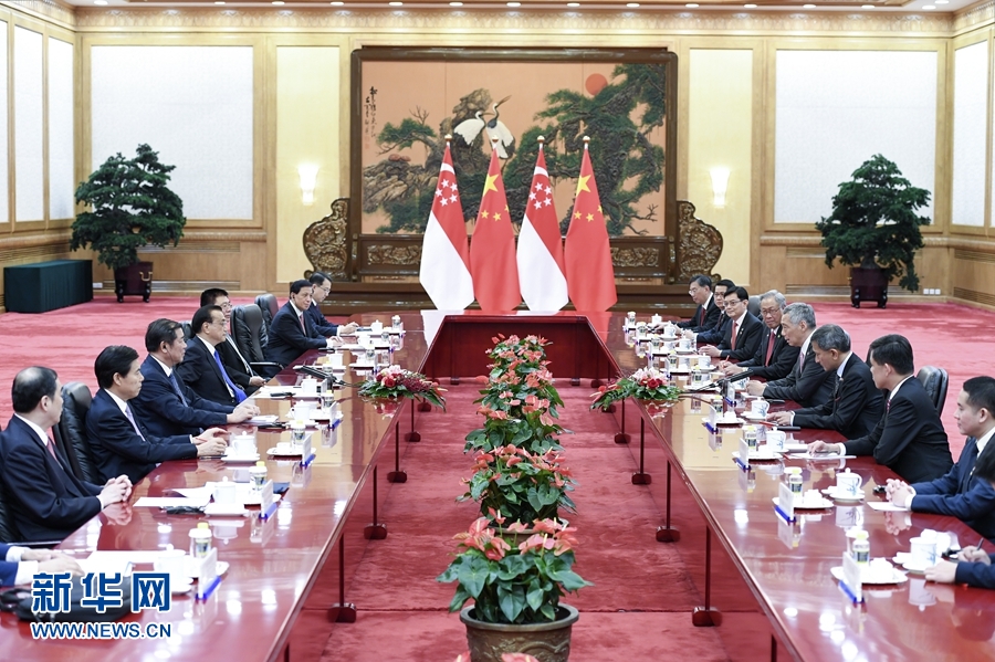 9月19日，國務院總理李克強在北京人民大會堂同來華進行正式訪問的新加坡總理李顯龍舉行會談。 新華社記者 張領 攝 