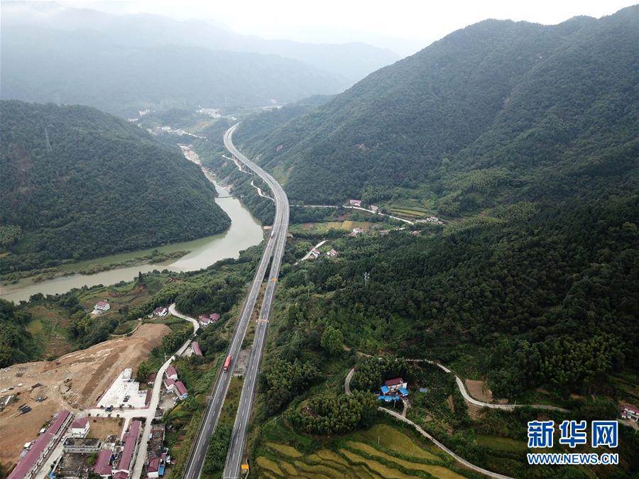 （喜迎十九大&middot;中部崛起写华章）（10）蓬勃发展的交通&ldquo;大动脉&rdquo;