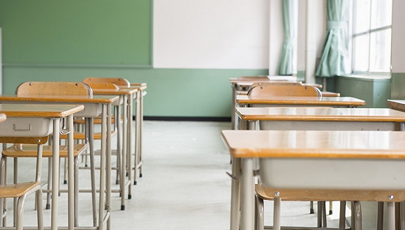 江西高中生举报学校违规补课被劝退:涉事校长