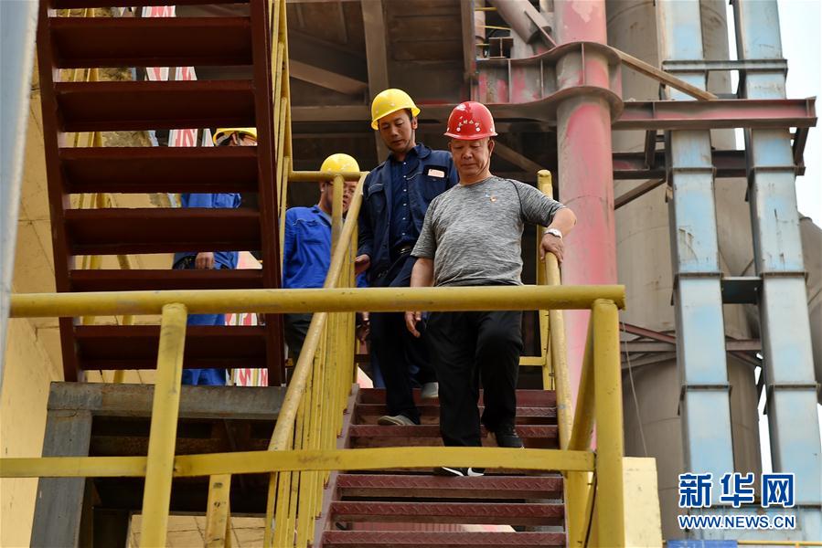 （十九大代表风采&middot;图文互动）（1）原贵生带领乡亲跃&ldquo;龙门&rdquo;