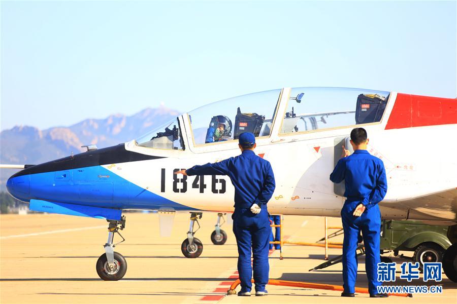 （图文互动）（2）空军第十批女飞行学员19人顺利实现高教机单飞