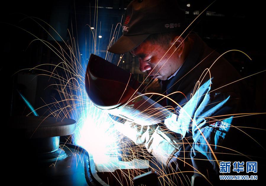 （喜迎十九大&middot;东三省再奋进&middot;图文互动）（7）东北振兴的脊梁&mdash;&mdash;透视东北&ldquo;新铁人&rdquo;精神