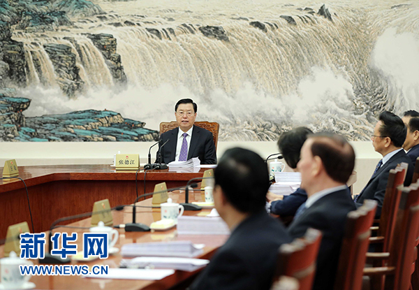 10月16日，十二届全国人大常委会第一百零二次委员长会议在北京人民大会堂举行。张德江委员长主持会议。新华社记者 刘卫兵 摄