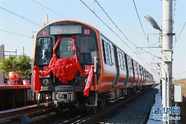 （图文互动）“中国制造”波士顿地铁在长春下线 我国轨道交通装备将首次出口美国