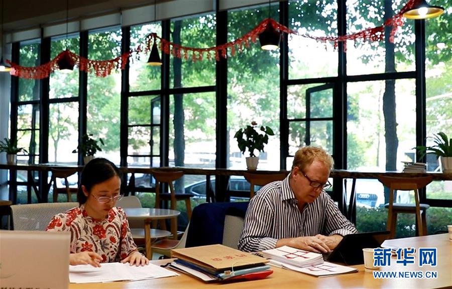 （十九大时光&middot;图文互动）（1）中国成就，世界瞩目&mdash;&mdash;来自基层蹲点现场的报道