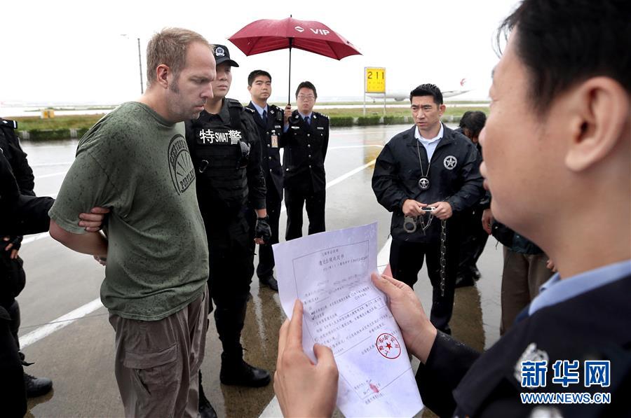 （法治）（2）中国警方向美国遣返一名红通逃犯