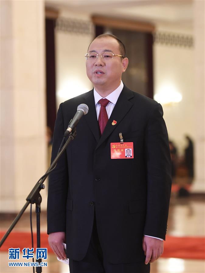 （十九大&middot;党代表通道）（21）采访党代表