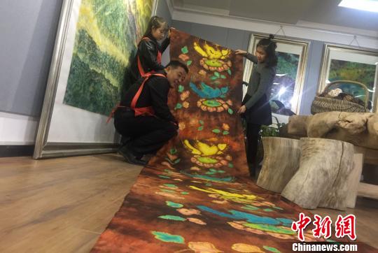 学者兰州研习染缬技艺:让非遗文化走入现代生活