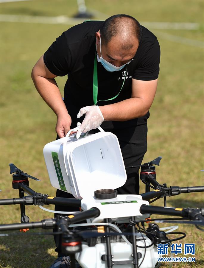 （社會）（3）農業無人機&ldquo;飛防英雄&rdquo;實戰拼技能