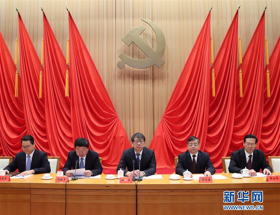 11月3日，中共中央黨校舉行2017年秋季學期第一批進修班畢業典禮。中共中央政治局委員、中央黨校校長陳希出席畢業典禮，並為學員頒發畢業證書。新華社記者王曄攝