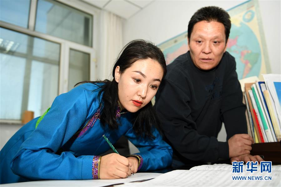 （新华全媒头条&middot;图文互动）（4）驰骋草原六十载 扛起红旗再出发&mdash;&mdash;回访内蒙古最早的乌兰牧骑