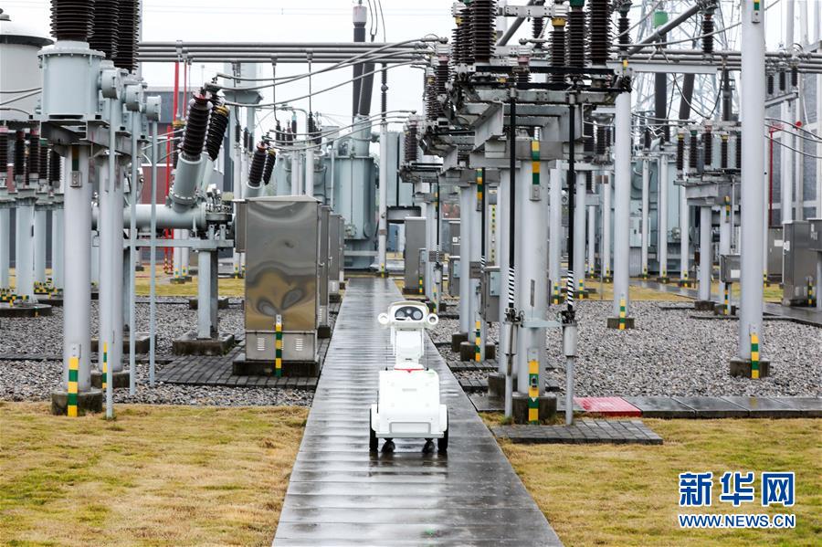 （科技）（1）重庆空地立体电网巡检机器人队亮相
