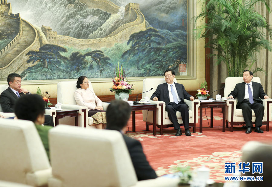 12月2日，全国人大常委会委员长张德江在北京人民大会堂集体会见出席中国共产党与世界政党高层对话会的部分兼任议会领导职务的外国政党领导人。新华社记者丁林摄