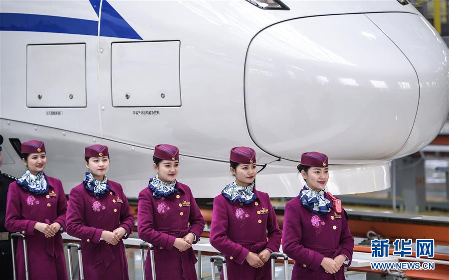 （社会）（2）西成高铁首发乘务组亮相