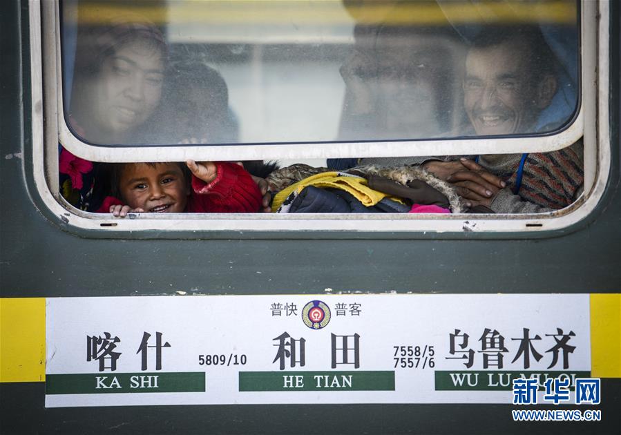 （社会）（2）新疆绿皮&ldquo;小慢车&rdquo;驶出&ldquo;快&rdquo;生活