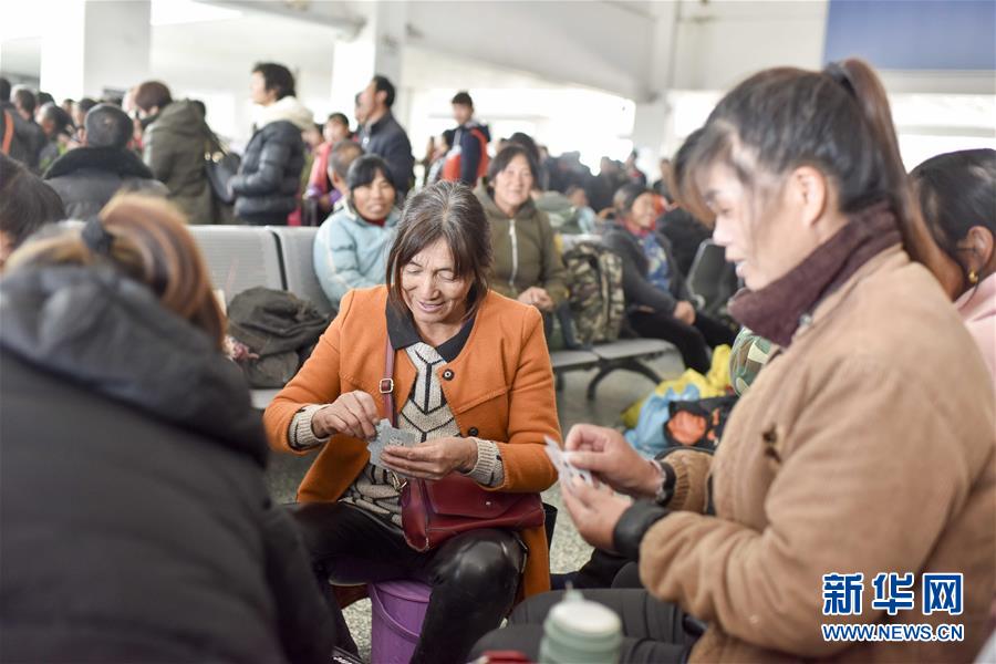 （社会）（3）新疆绿皮&ldquo;小慢车&rdquo;驶出&ldquo;快&rdquo;生活