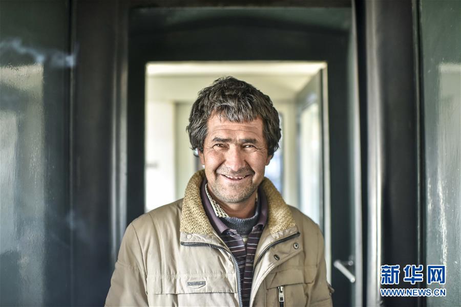 （社会）（9）新疆绿皮&ldquo;小慢车&rdquo;驶出&ldquo;快&rdquo;生活