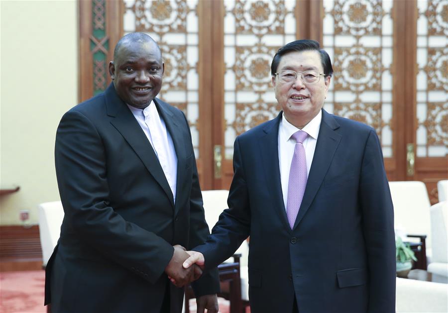 12月22日，全国人大常委会委员长张德江在北京人民大会堂会见冈比亚总统巴罗。 新华社记者 姚大伟 摄