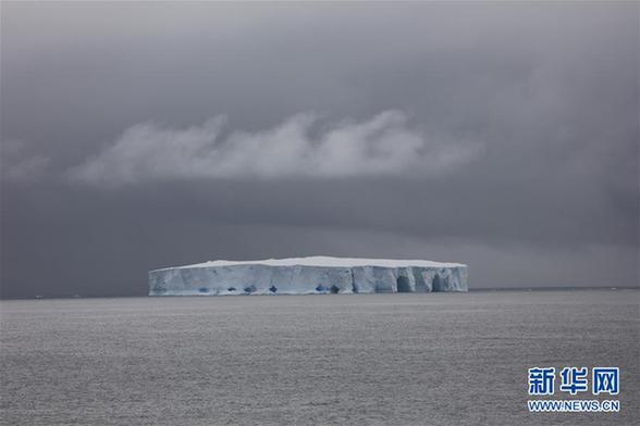 (图文互动)(2)专访:在南极,最美的蓝冰可能通向死亡——中国南极科考队员讲述“冰缝惊魂记”