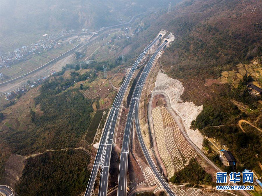 （经济）（5）万利高速公路建成通车