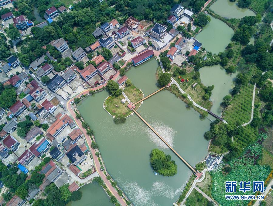 （新华全媒头条&middot;中央农村工作会议）（6）谱写新时代乡村全面振兴新篇章&mdash;&mdash;2017年中央农村工作会议传递六大新信号