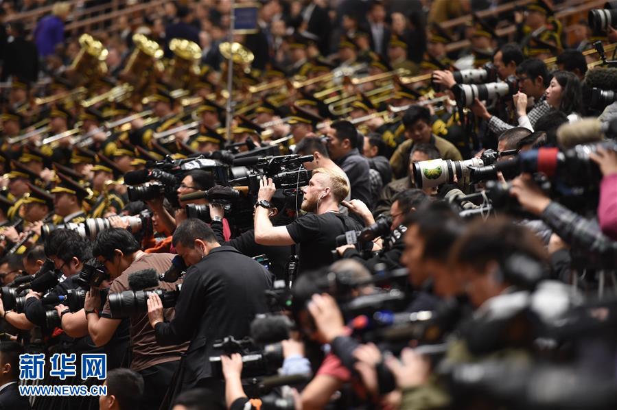 （两会·人大开幕）（3）十二届全国人大五次会议在京开幕
