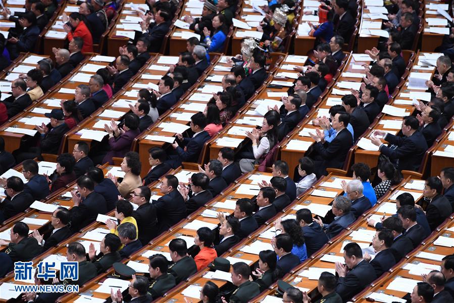 （两会·人大开幕）（8）十二届全国人大五次会议在京开幕