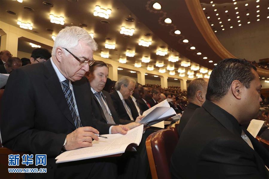 （两会·人大开幕）（10）十二届全国人大五次会议在京开幕