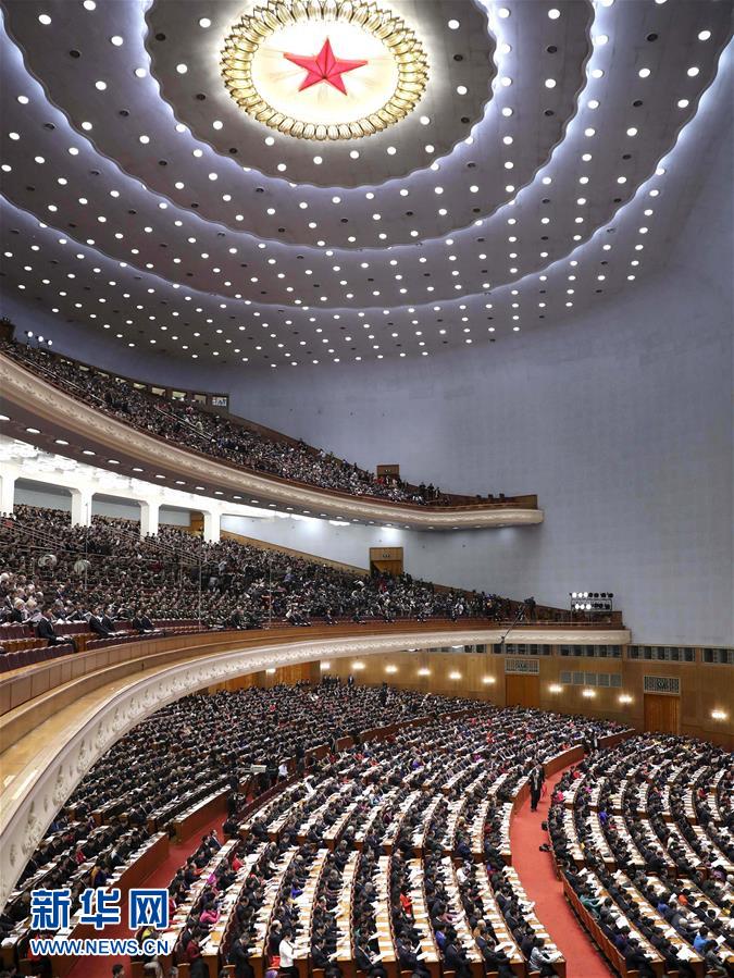 （两会·人大开幕）（11）十二届全国人大五次会议在京开幕