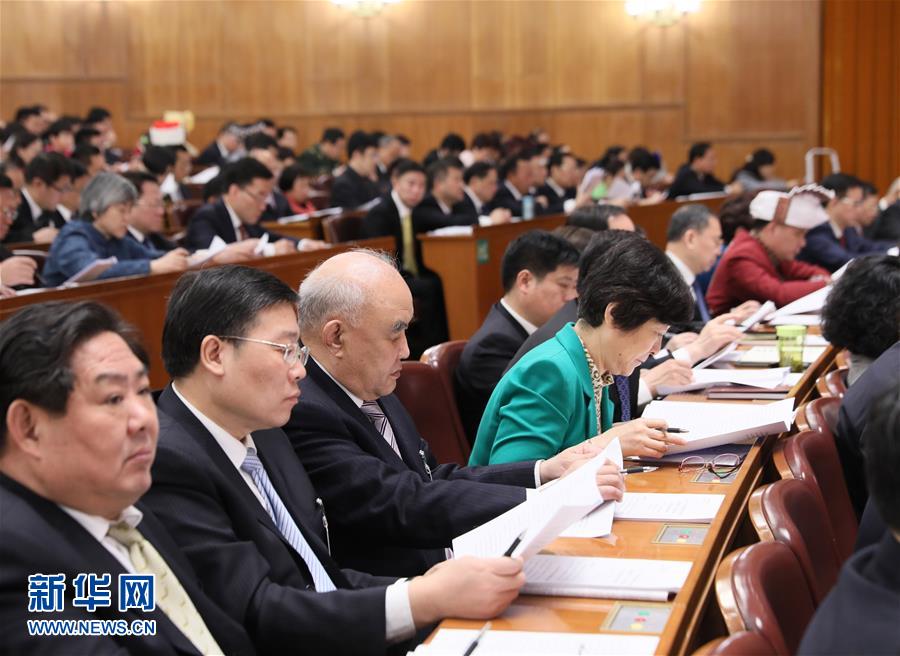 （两会·人大开幕）（12）十二届全国人大五次会议在京开幕