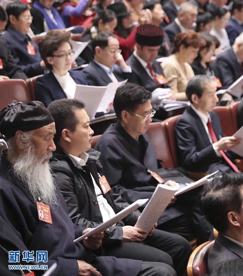 （两会·人大开幕）（19）十二届全国人大五次会议在京开幕