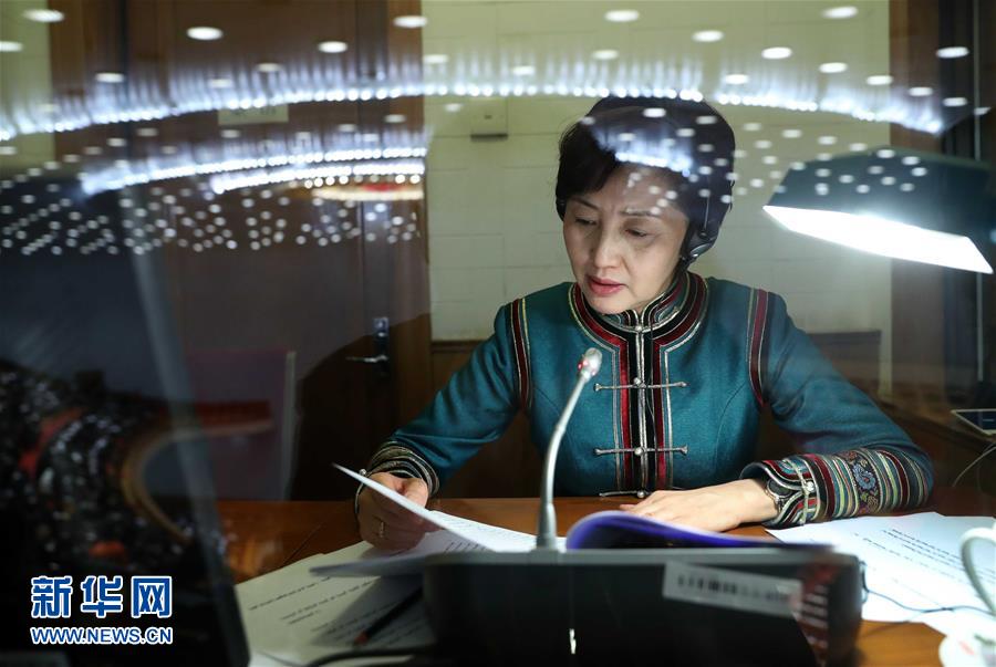 （两会·人大开幕）（21）十二届全国人大五次会议在京开幕