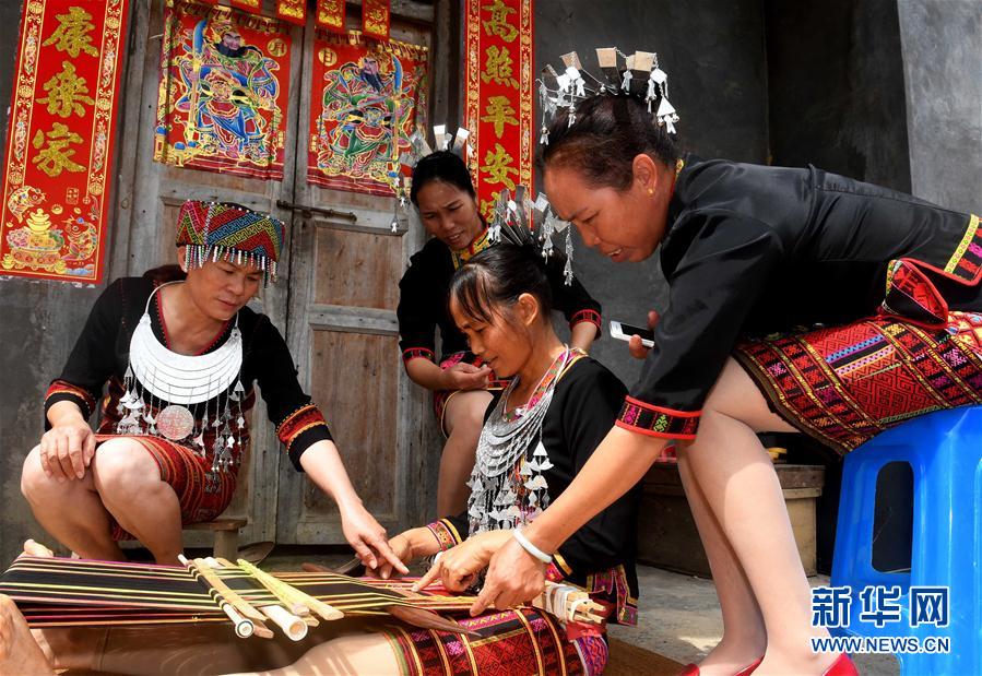 （两会&middot;履职影像记）（4）黄月芳：提高五指山核心生态保护区生态补偿力度