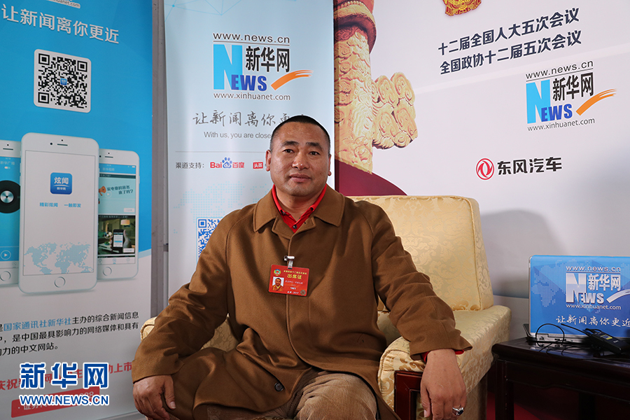 全国政协委员东宝仲巴·呼图克图接受新华网专