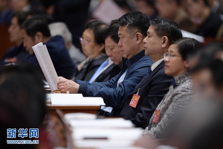 （两会）（4）全国政协十二届五次会议举行第四次全体会议
