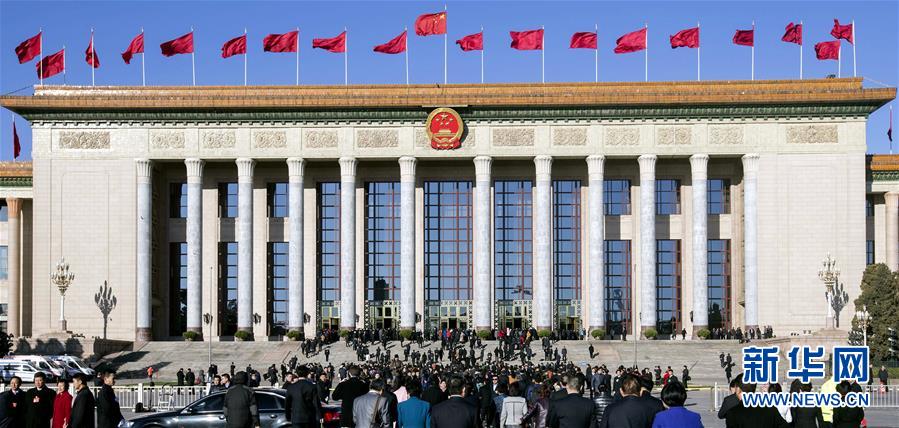 （两会）（2）十二届全国人大五次会议举行第三次全体会议