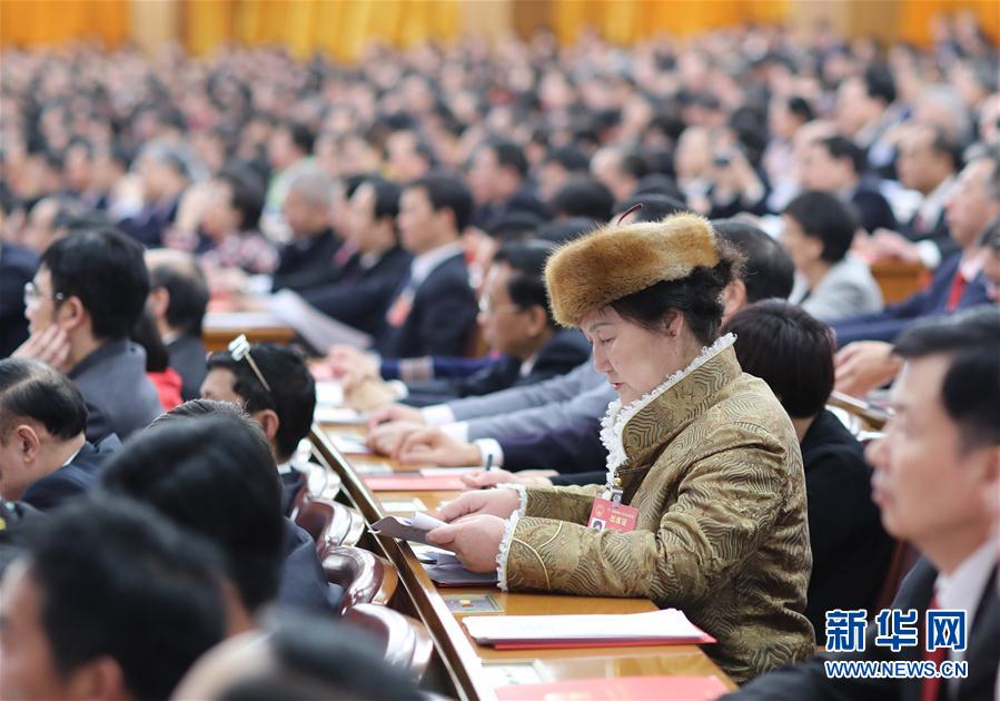 （两会·人大闭幕）（2）十二届全国人大五次会议在北京闭幕