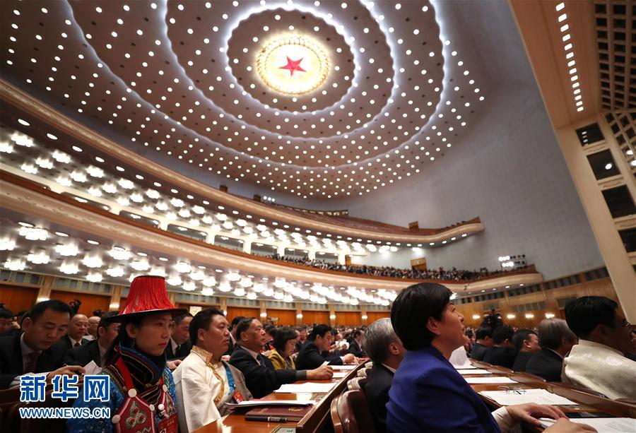 （两会·人大闭幕）（4）十二届全国人大五次会议在北京闭幕