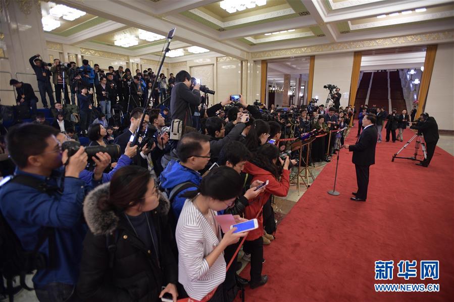 （两会·图文互动）传递中国信心与力量——2017年两会“部长通道”和记者会回眸