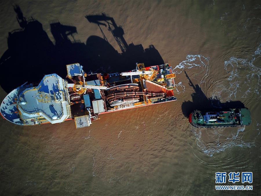#（经济）（5）江苏南通：新型海洋原油转驳船出海试航