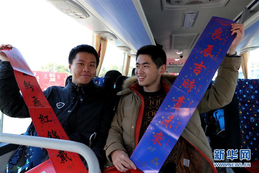 （社会）（3）上海：设立春运接驳公益专线  助大学生寒假平安返家