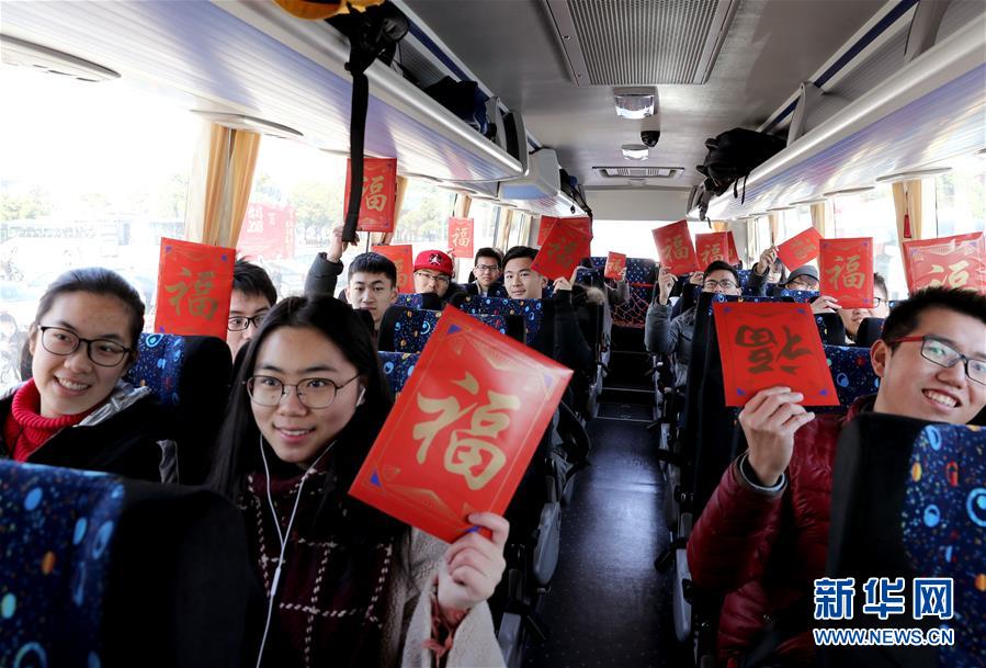 （社会）（2）上海：设立春运接驳公益专线  助大学生寒假平安返家