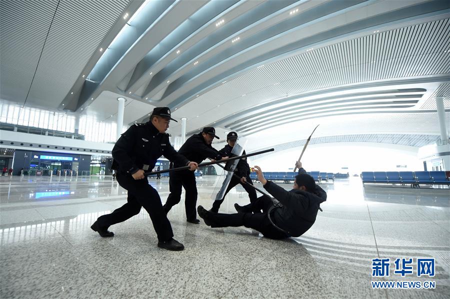 （社会）（2）重庆西站首次开展应急处突演练 